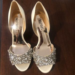Ivory wedges Badgley Mischka size 8